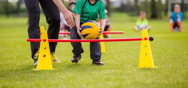 为什么你会在某些俱乐部“久赌必输”？深度解析抽水影响。（在部分俱乐部为何越赌越输：抽水机制如何蚕食你的胜率）